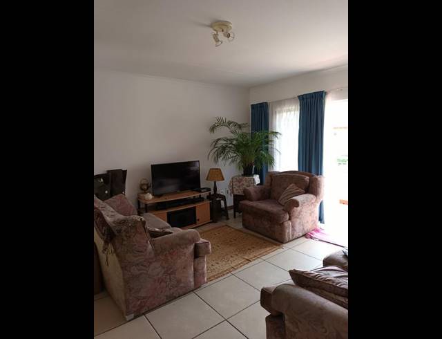 2 BEDROOM PROPERTY TO RENT IN BRENTWOOD
